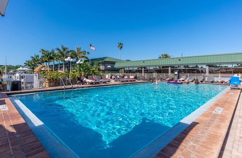 Whitfield House | Seaside Dream | Private & Modern | Ace Location |