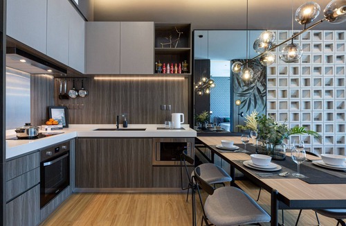 George Town Apartment | Seaside Elegance: 3 Rm Oasis Panoramic Ocean Views