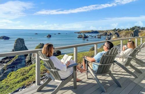 Sereno del Mar House | Seaside Elegance Oceanfront Escape with 3 Suites