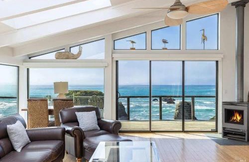 Sereno del Mar House | Seaside Elegance Oceanfront Escape with 3 Suites