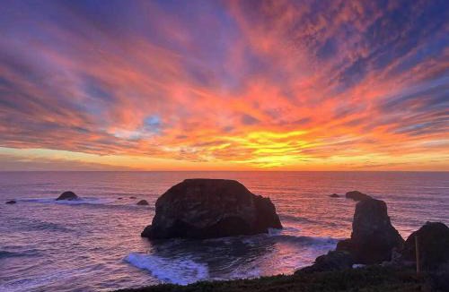 Sereno del Mar House | Seaside Elegance Oceanfront Escape with 3 Suites