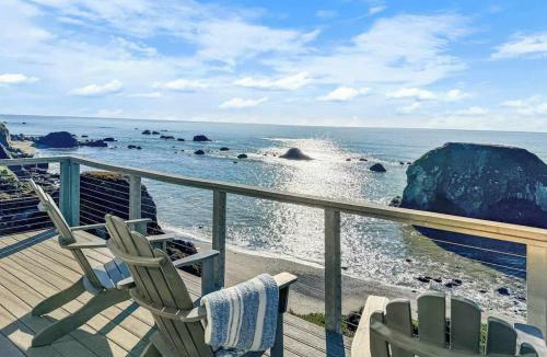 Sereno del Mar House | Seaside Elegance Oceanfront Escape with 3 Suites