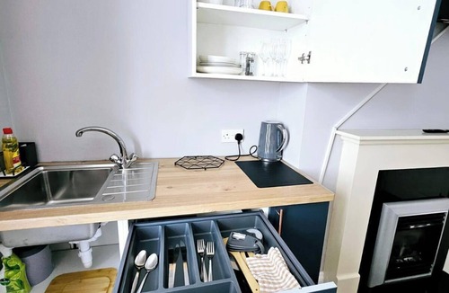 Southsea Apartment | Seaside Escape 2-Bed maisonette Flat - Ev22kwh