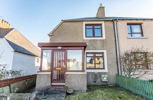 Thurso House | Seaside Escape: Charming 2- Bed in Thurso