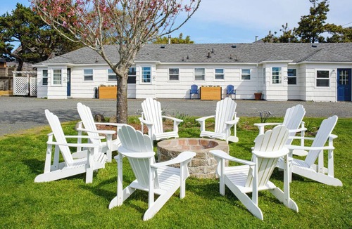 Downtown Cannon Beach Hotel | Seaside Escape Near Haystack Rock – Quick Walk! Free Parking!