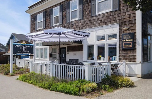 Downtown Cannon Beach Hotel | Seaside Escape Near Haystack Rock – Quick Walk! Free Parking!