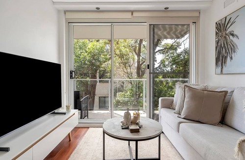 Dee Why Apartment | Seaside Escape Private Balcony BBQ