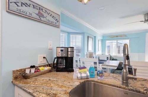 Tavernier Condo | Seaside Escape with Luxe Interior and Ocean Views