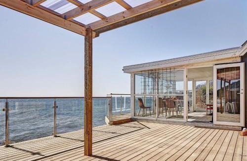 Ronne House | Seaside Escape with Views