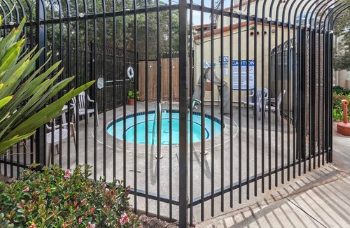 Oceano Condo | Seaside Flamingo Retreat