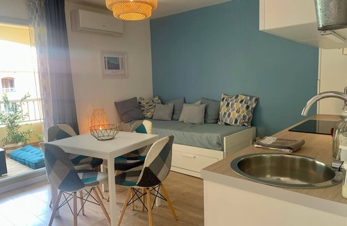 Saint-Mandrier-sur-Mer Apartment | Seaside terrace apartment