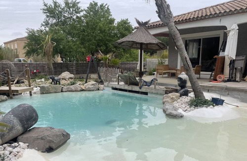 Villeneuve-les-Beziers Cabin | seaside villa