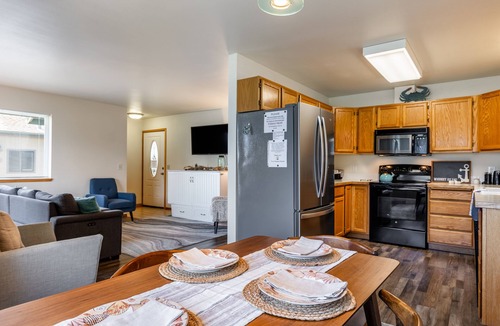 Bells Beach House | Seaside Getaway by AvantStay | Deck w/Views