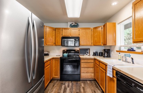 Bells Beach House | Seaside Getaway by AvantStay | Deck w/Views