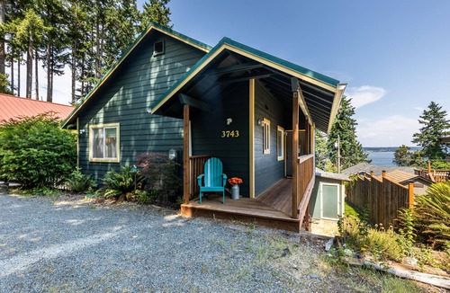 Bells Beach House | Seaside Getaway by AvantStay | Deck w/Views