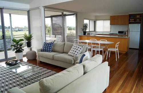 Connewarre House | Seaside getaway in Barwon heads