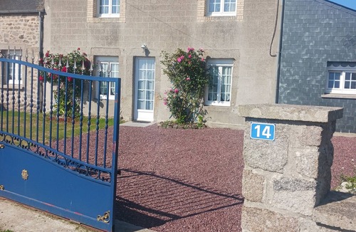 Reville House | Seaside gite for 6 people, pets welcome.