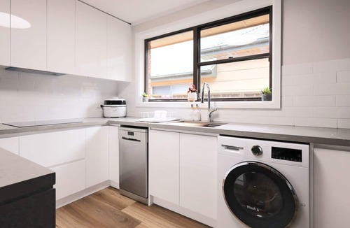 North Narrabeen Apartment | Seaside Haven Tranquil Beachside Escape