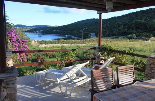 Rogacic House | Seaside holiday house Cove Parja, Vis (K-8903)