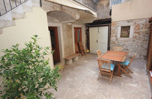 Komiza House | Seaside holiday house Komiža, Vis (K-3469)