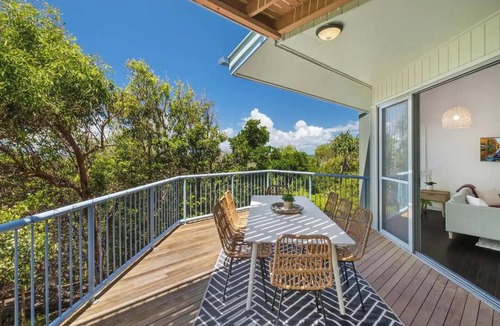 Castaways Beach House | Seaside Home- Direct beach access & pet friendly