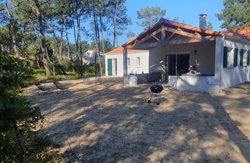 La Tranche-sur-Mer House | Seaside house in pine forest
