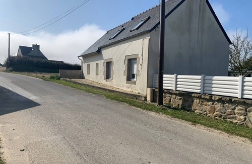 Plougoulm House | Seaside house with garden