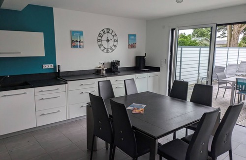 Ambon House | Seaside house with pool and jacuzzi