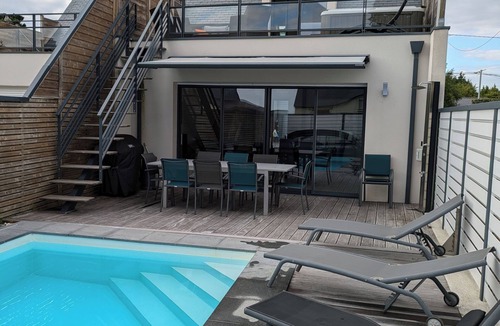 Ambon House | Seaside house with pool and jacuzzi