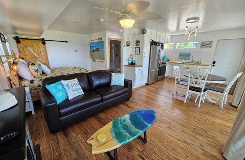 Madison-on-the-Lake Apartment | SeaSide Lake-Front Cottage