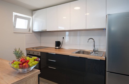 Podstrana Apartment | Seaside Luxury Suites