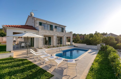 Cove Osibova (Milna) House | Seaside luxury villa with a swimming pool Cove Makarac, Brač (K-22637)