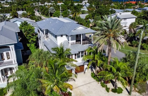 Anna Maria House | Seaside Magnolia~1 Block to Pine Ave, Heated Pool!