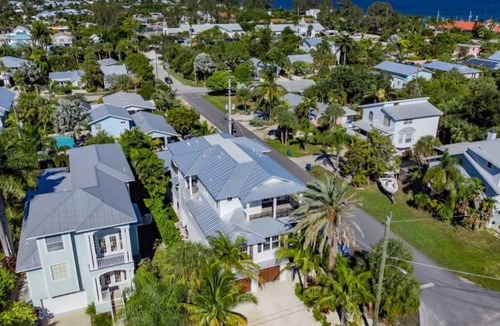 Anna Maria House | Seaside Magnolia~1 Block to Pine Ave, Heated Pool!