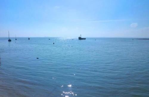 Leigh-on-Sea Apartment | Seaside private garden