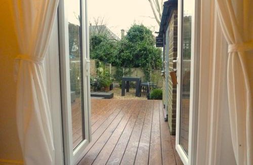 Leigh-on-Sea Apartment | Seaside private garden