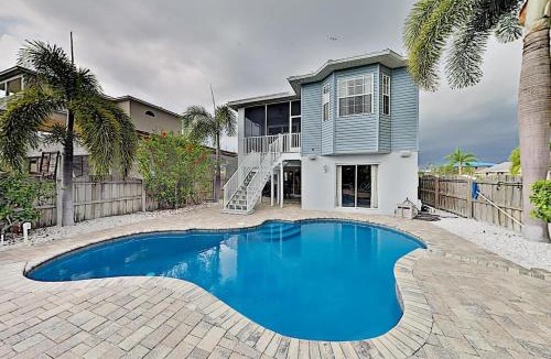 Apollo Beach House | Seaside Retreat