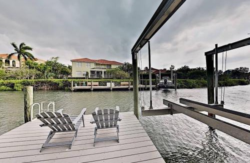 Apollo Beach House | Seaside Retreat