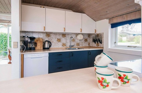 Pøt Strandby House | Seaside Retreat with Private Annex