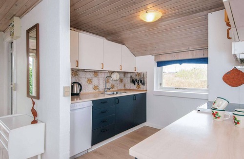 Pøt Strandby House | Seaside Retreat with Private Annex