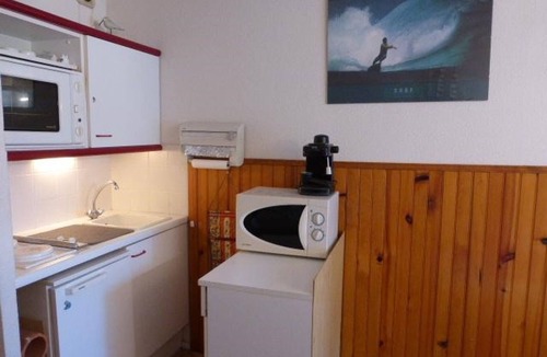 Saint-Hilaire-de-Riez Apartment | Seaside Studio with Terrace, 3 Sleeps, Beach Nearby, Parking Included