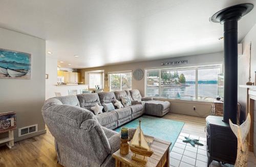 Seabeck House | Seaside Sanctuary Beach House