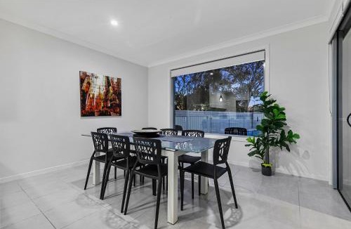 Bongaree House | Seaside Serenity