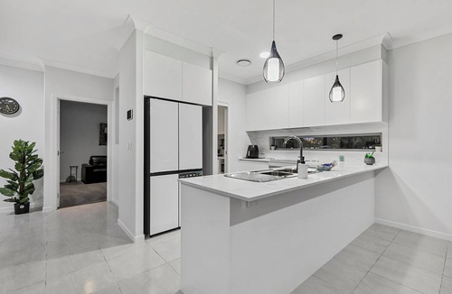 Bongaree House | Seaside Serenity