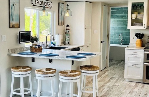 Ingomar Cottage | Seaside Serenity: Oceanfront Elegance in Shelburne, Nova Scotia