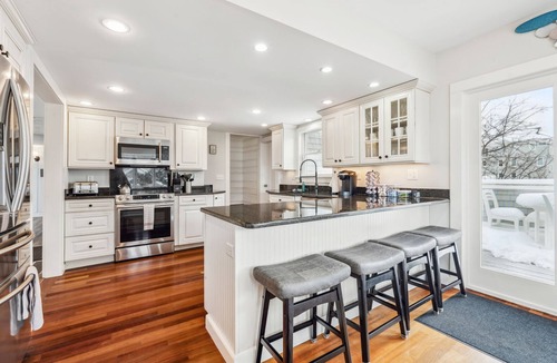 Newbury House | Seaside Serenity | Steps to Ocean, A/C & Porch