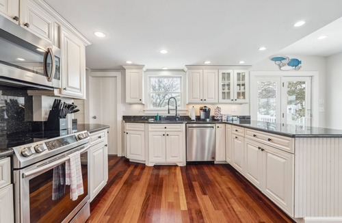Newbury House | Seaside Serenity | Steps to Ocean, A/C & Porch