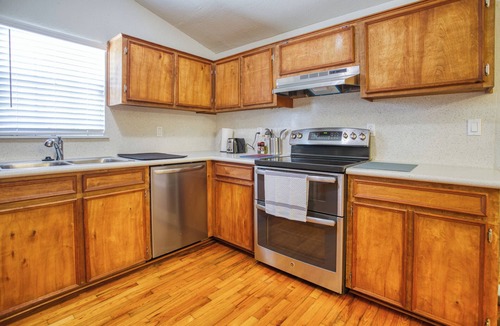 Flour Bluff House | Seaside Serenity Entire Home w/Fenced Yard Deck Near Mustang Beach HEB Walmart