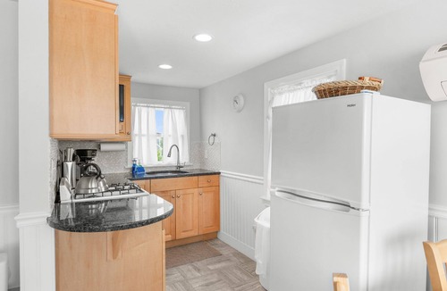 East Sandwich Cottage | Seaside Serenity with Private Beach Access