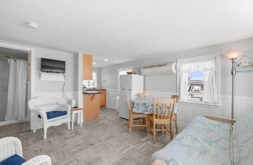 East Sandwich Cottage | Seaside Serenity with Private Beach Access